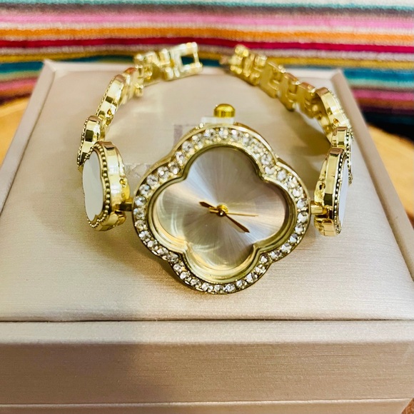 24K Gold Plated White AAA CZs Clover Bangle Watch ~ New in Box - Picture 9 of 9
